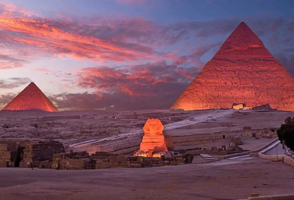 El Giza, Egypt (The Giza Pyramids) is one of the 10 Most Beautiful Places in the World That Actually Exist